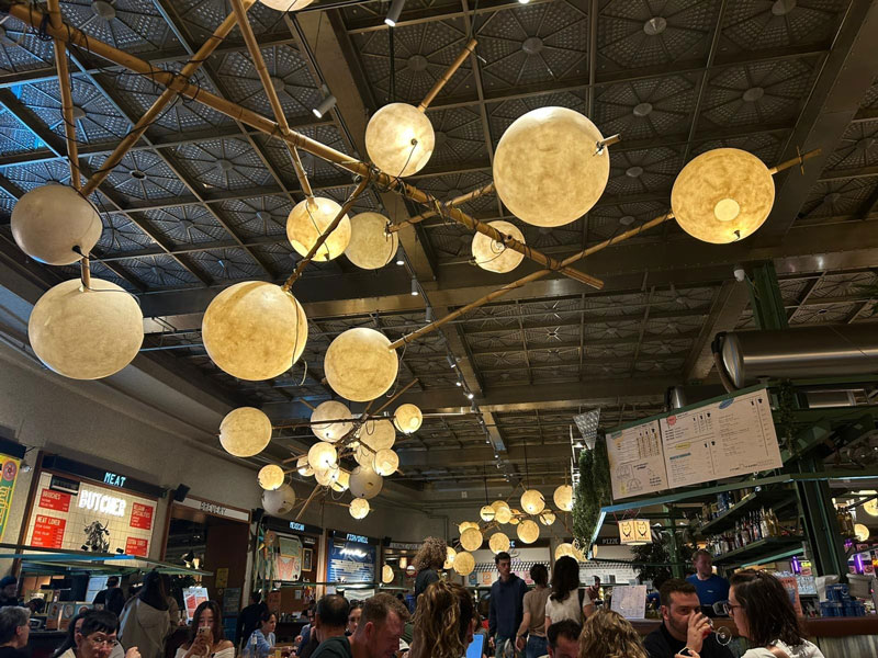 alequilibre-amo-wolf-food-court